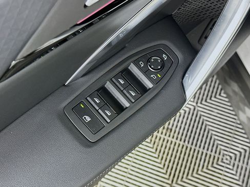 Used 2025 BMW X2 xDrive28i AWD/4WD image 15