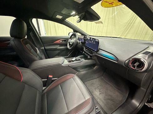 Used 2024 Chevrolet Equinox EV RS FWD image 17