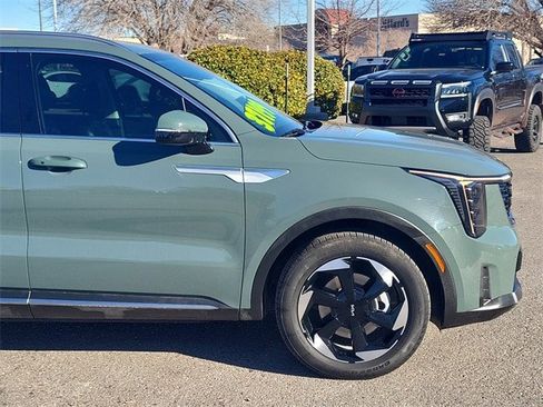 Used 2025 Kia Sorento EX image 2