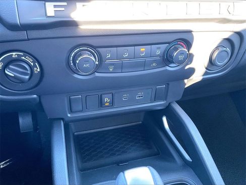 Used 2025 Nissan Frontier SV image 24