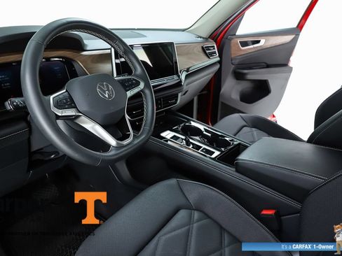 Used 2024 Volkswagen Atlas SE w/ Panoramic Sunroof Package FWD image 19