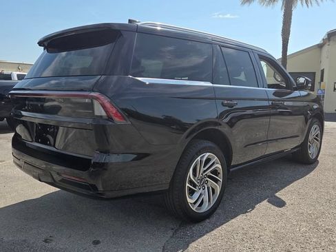 Used 2025 Lincoln Navigator Reserve AWD/4WD image 3