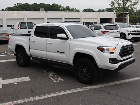 Used 2023 Toyota Tacoma SR5 w/ Technology Package AWD/4WD image 15