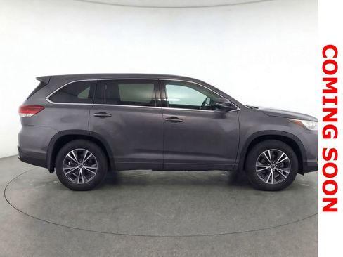 Used 2018 Toyota Highlander LE image 10