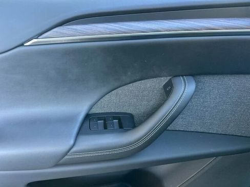 Used 2022 Tesla Model X image 13