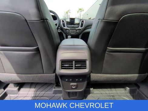 Used 2024 Chevrolet Equinox Premier AWD/4WD image 23