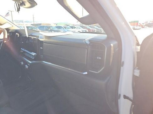 Used 2024 GMC Sierra 1500 SLE image 17