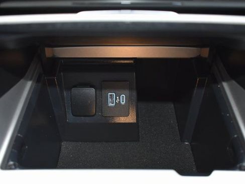 Used 2023 Ford Explorer Limited image 31