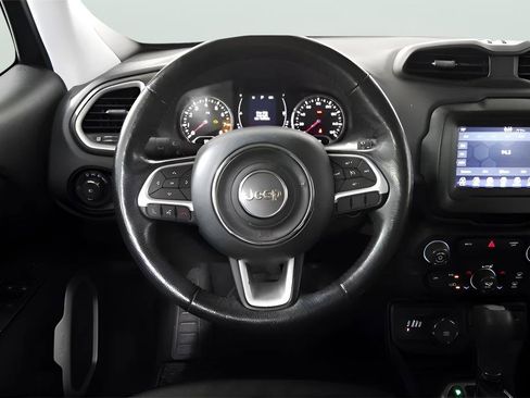 Used 2018 Jeep Renegade Latitude w/ Safety & Security Group AWD/4WD image 16