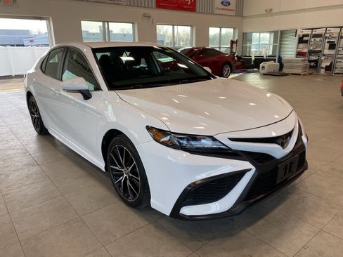 Used 2023 Toyota Camry SE image 7