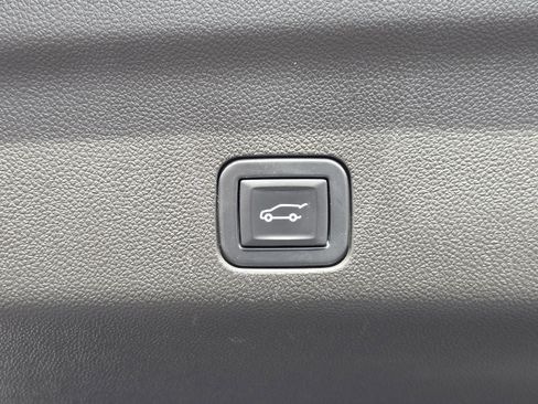 Used 2023 Chevrolet Tahoe Z71 AWD/4WD image 16