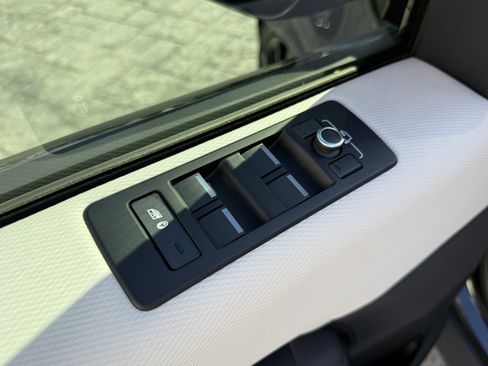 Used 2021 Land Rover Discovery S R-Dynamic image 10