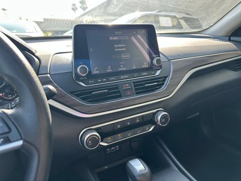 Used 2025 Nissan Altima 2.5 SV FWD image 19