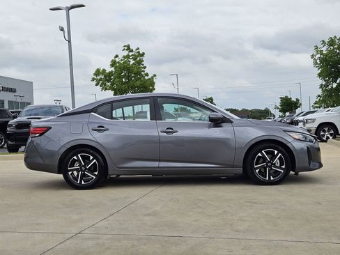 Used 2024 Nissan Sentra SV image 7