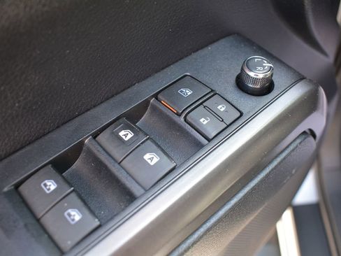 Used 2018 Toyota Tacoma TRD Sport AWD/4WD image 8