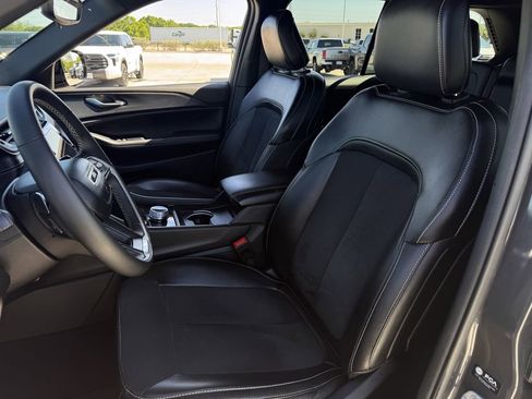 Used 2024 Jeep Grand Cherokee Altitude image 24