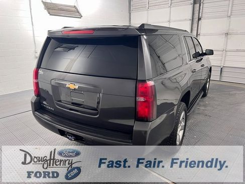 Used 2017 Chevrolet Suburban LT image 8