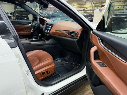 Used 2018 Maserati Levante Sport Utility 4D image 14