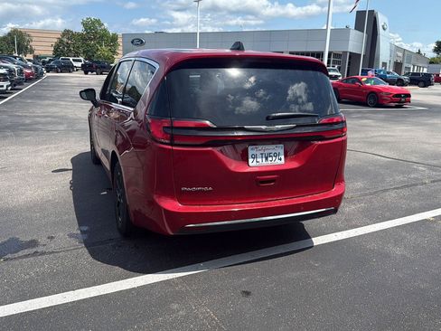 Used 2025 Chrysler Pacifica Select FWD image 7