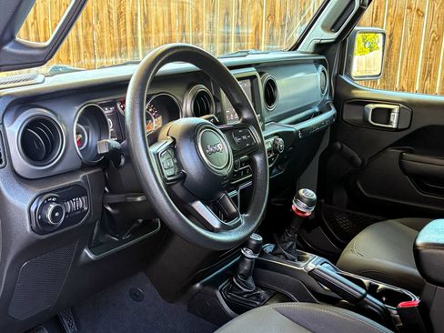 Used 2022 Jeep Wrangler Sport AWD/4WD image 15