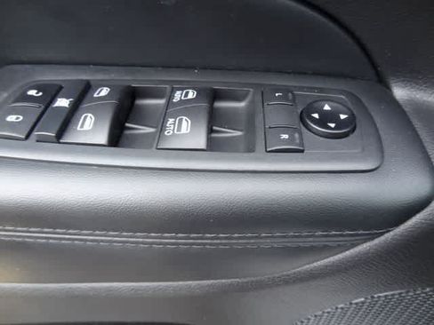 Used 2021 Jeep Grand Cherokee Laredo X AWD/4WD image 16