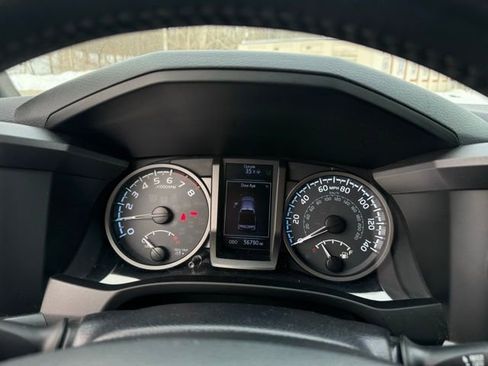 Used 2019 Toyota Tacoma TRD Sport image 19