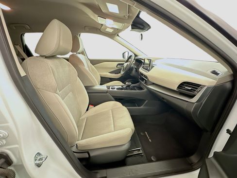 Used 2025 Nissan Rogue SV image 32