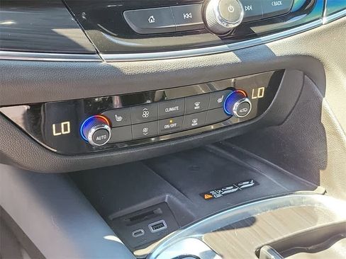 Used 2022 Buick Enclave Essence image 30