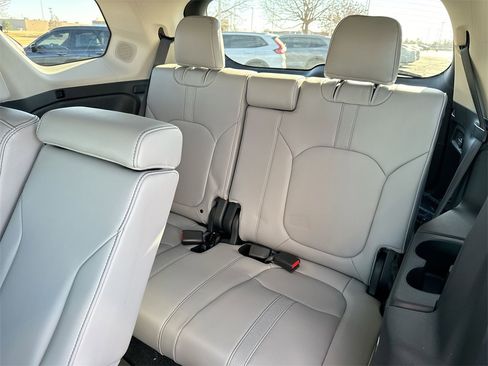 New 2025 Honda Pilot Touring image 24