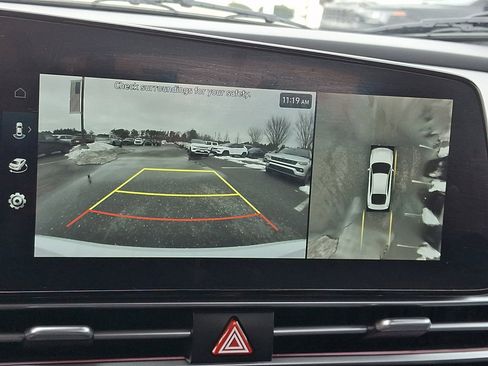 Used 2024 Hyundai Elantra Limited image 30