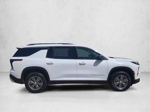 Used 2024 Chevrolet Traverse LT FWD image 4