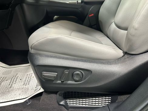 Used 2025 Toyota Sienna XLE image 12