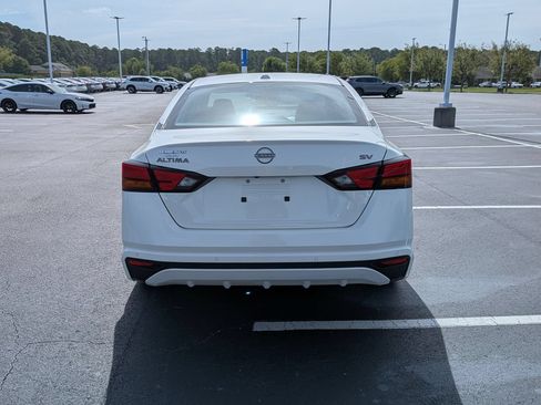Used 2024 Nissan Altima 2.5 SV FWD image 4