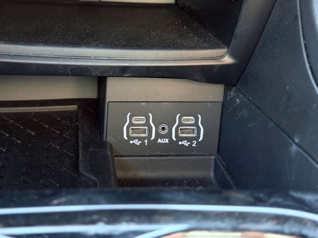 Certified 2025 Chrysler Pacifica Limited FWD image 49