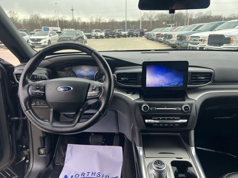 Used 2020 Ford Explorer XLT image 17