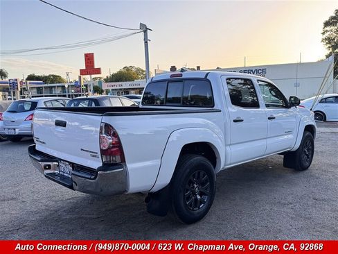 Used 2015 Toyota Tacoma PreRunner w/ SR5 Package RWD image 3