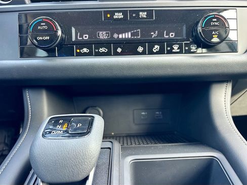 Used 2025 Nissan Pathfinder S image 15