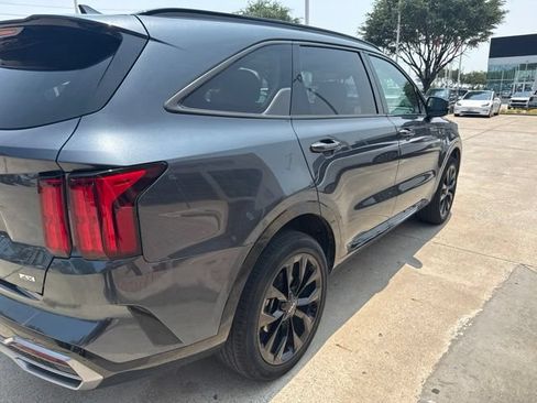 Certified 2023 Kia Sorento SX AWD/4WD image 6
