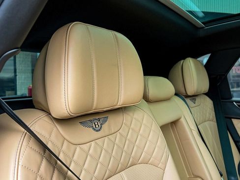 Used 2017 Bentley Bentayga image 16