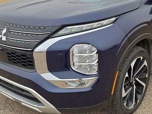 Used 2024 Mitsubishi Outlander SE image 9