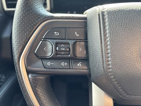 Used 2025 Toyota 4Runner SR5 AWD/4WD image 18