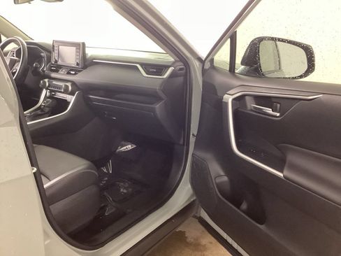 Used 2022 Toyota RAV4 XLE Premium AWD/4WD image 17