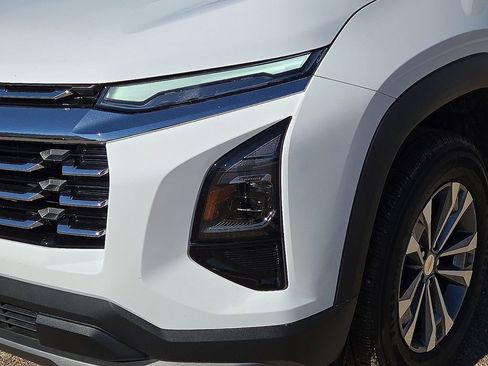 Used 2026 Chevrolet Equinox LT image 9