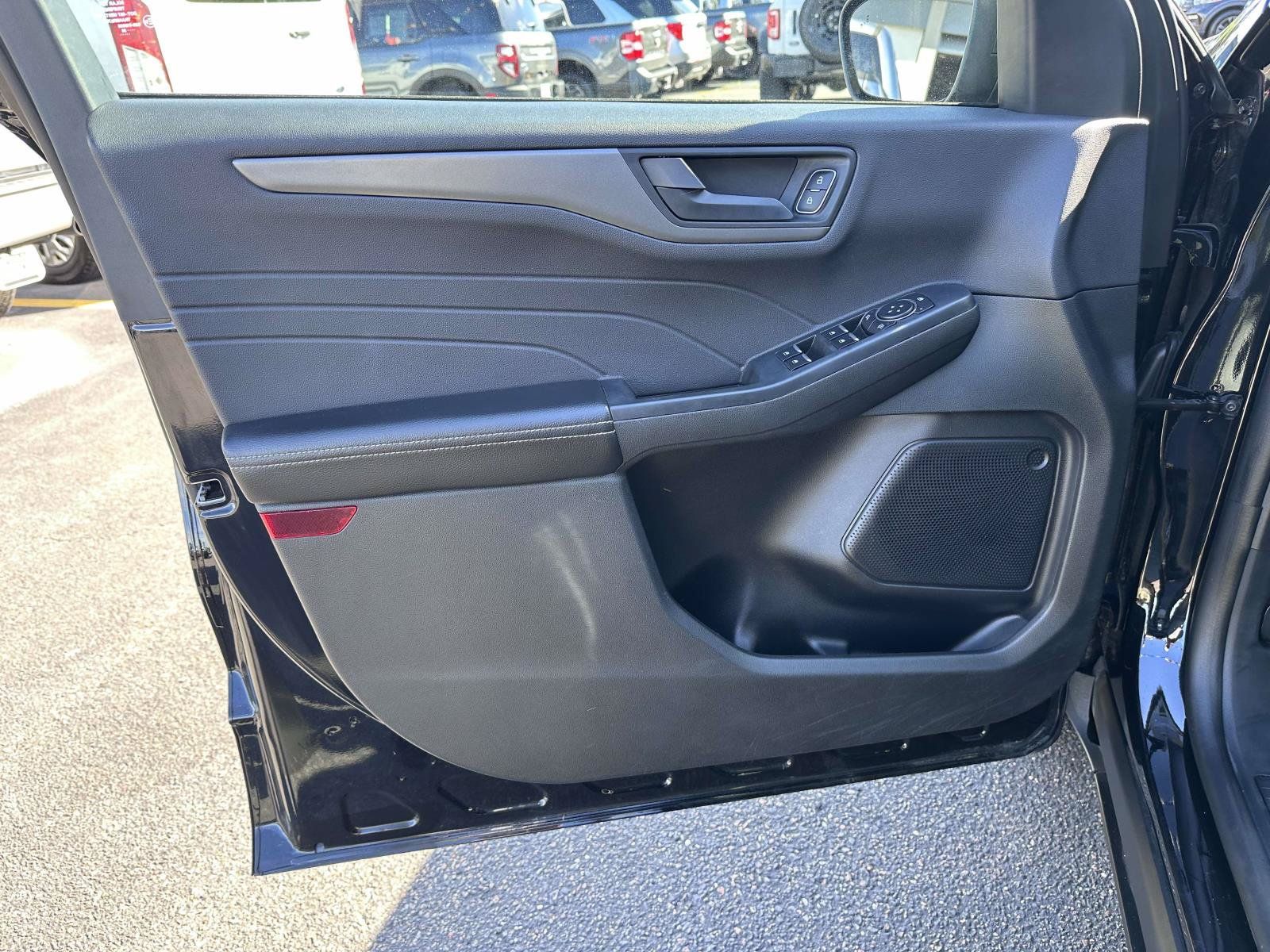Used 2025 Ford Escape Active AWD/4WD image 9