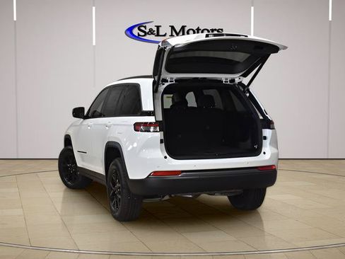 New 2026 Jeep Grand Cherokee Altitude AWD/4WD image 9