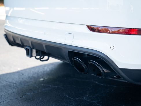 Used 2020 Porsche Cayenne Turbo image 17