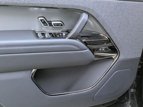 Used 2025 Land Rover Range Rover Sport image 15