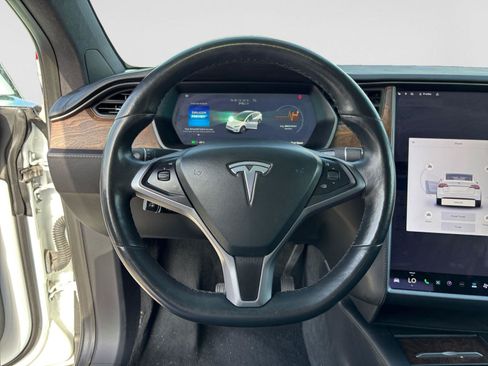 Used 2018 Tesla Model X 75D AWD/4WD image 11