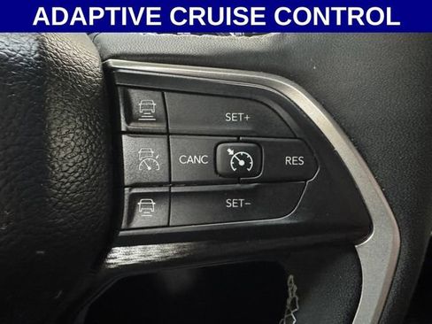 Used 2025 Jeep Grand Cherokee Altitude AWD/4WD image 18