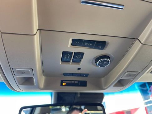 Used 2020 Chevrolet Suburban Premier AWD/4WD image 34